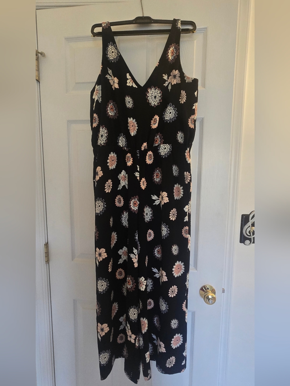 NWOT!! LOFT FLORAL, V-NECK, WIDE LEG JUMPSUIT- SIZE M- POCKETS STILL STITCHED